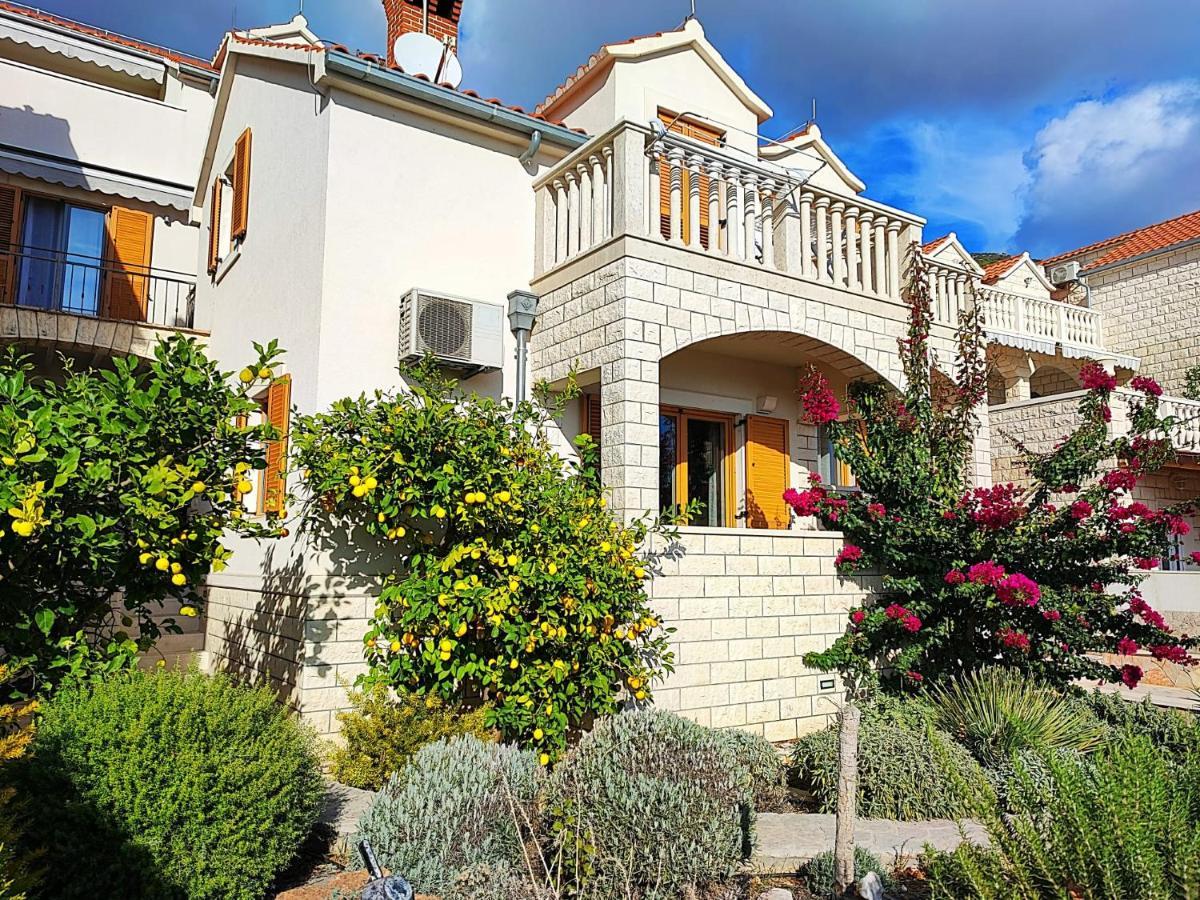 Apartments Benika Бол Екстериор снимка