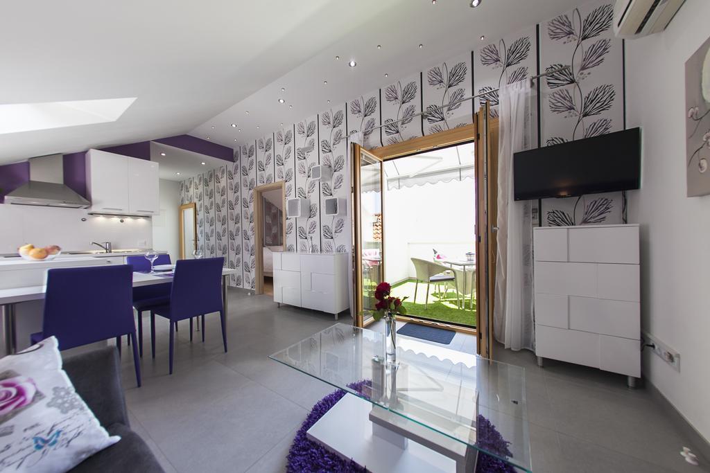 Apartments Benika Бол Стая снимка