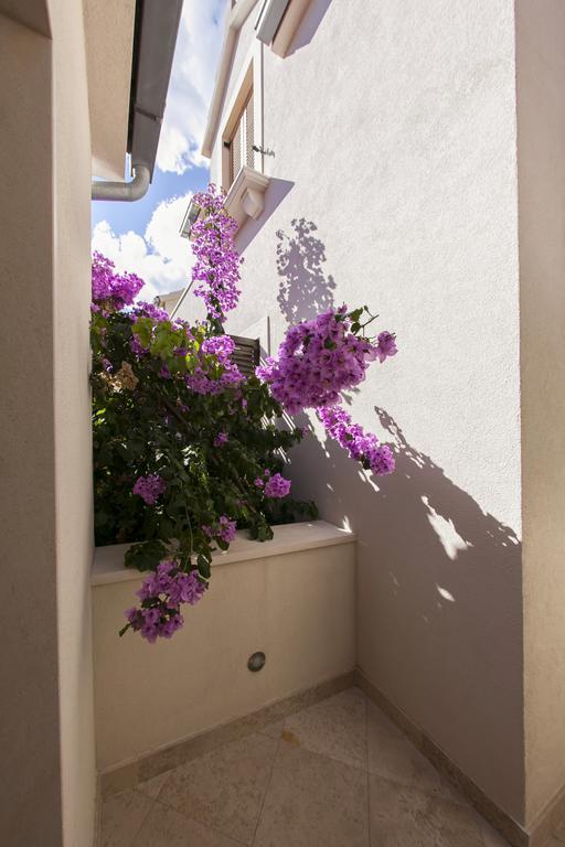 Apartments Benika Бол Екстериор снимка