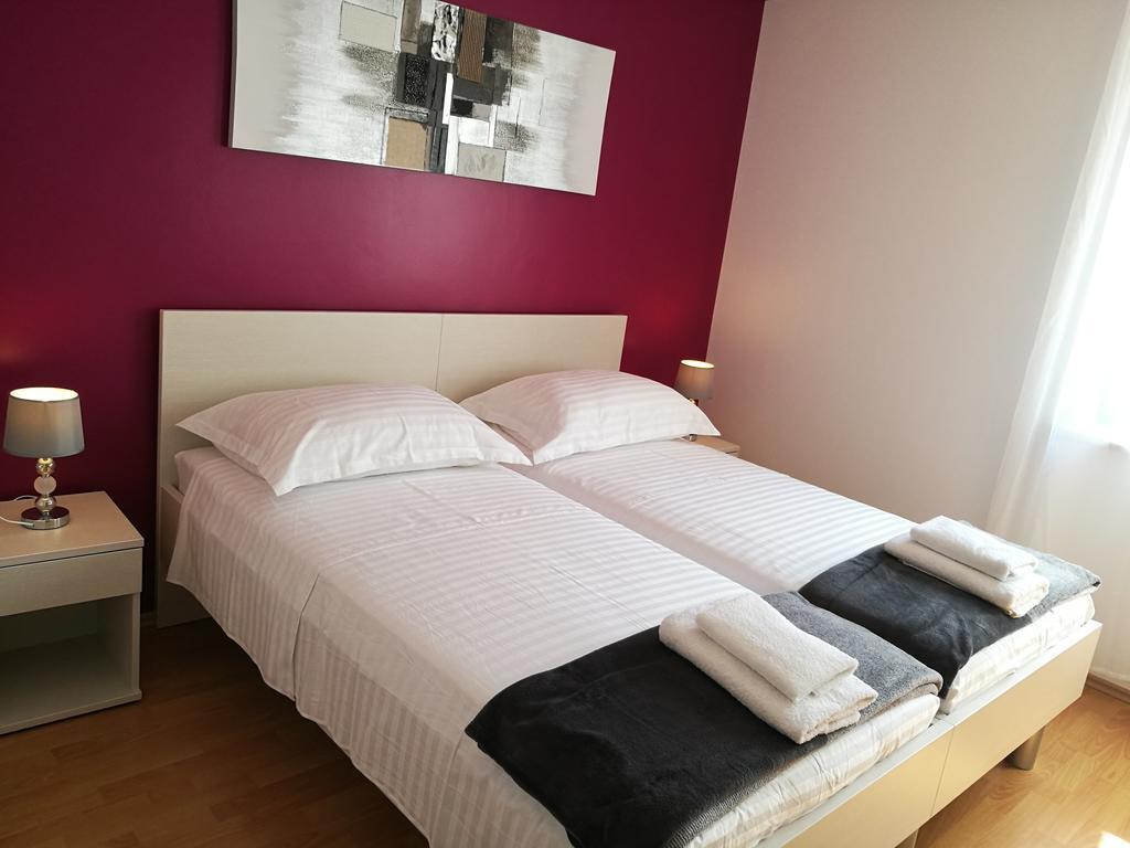 Apartments Benika Бол Екстериор снимка