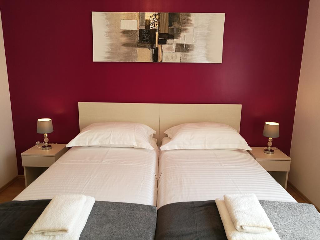 Apartments Benika Бол Екстериор снимка