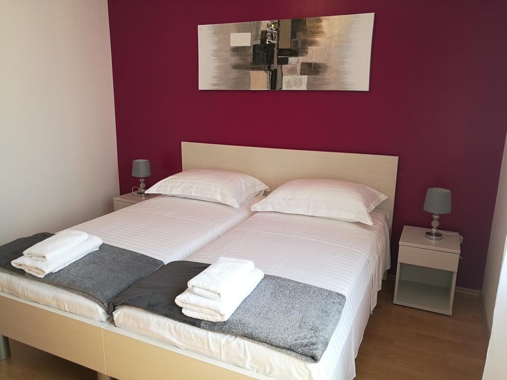 Apartments Benika Бол Екстериор снимка