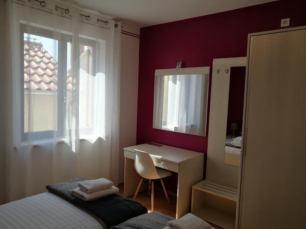 Apartments Benika Бол Екстериор снимка