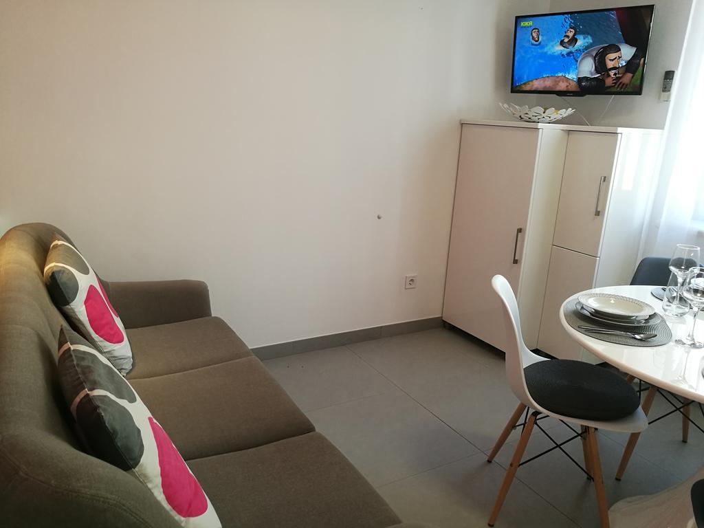 Apartments Benika Бол Екстериор снимка