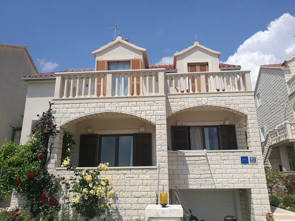 Apartments Benika Бол Екстериор снимка